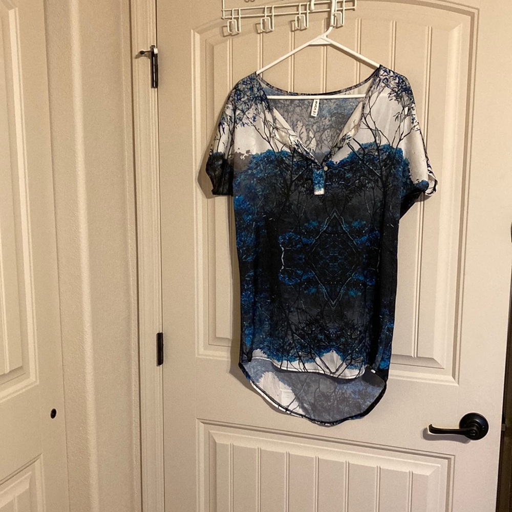 RVCA Women’s Size XS Hi-Lo Top Blouse by PM Tenore V-neck with Button Slinky